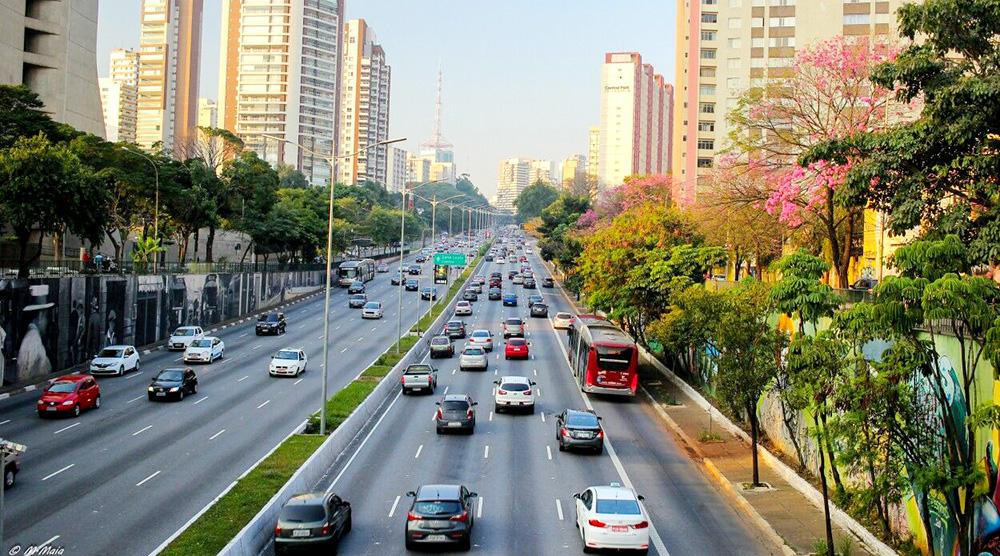 Avenida 23 de Maio: Um Marco Histórico e Vital na Paisagem Urbana de São Paulo