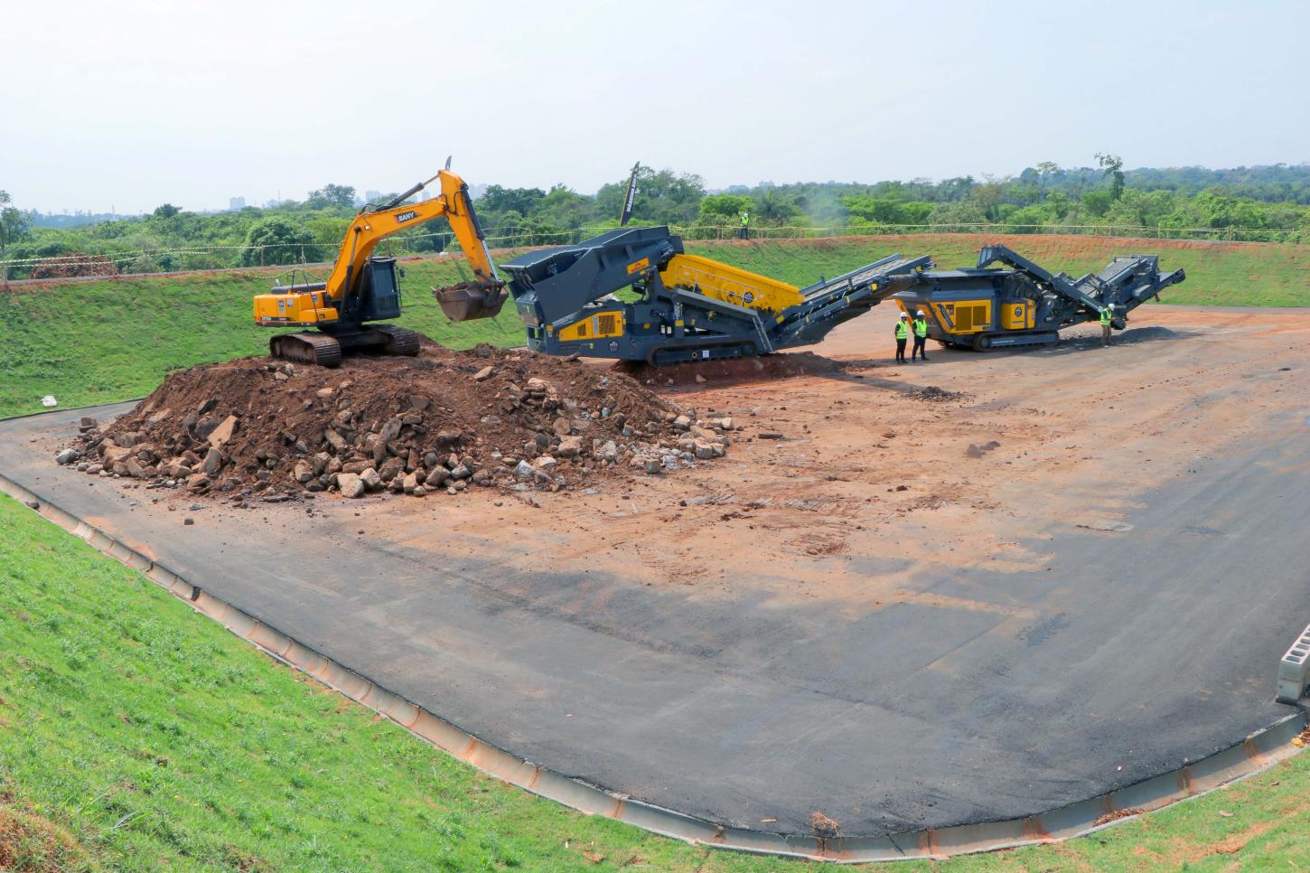 CAMPINAS - Novo maquinário da Usina Recicladora de Materiais deve processar 300 toneladas de resíduos por dia