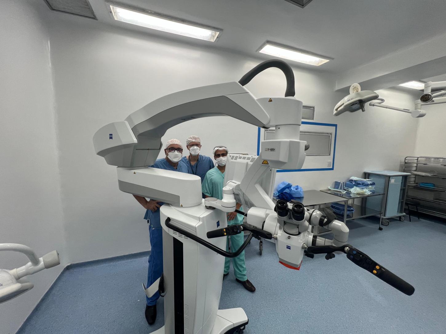 CAMPINAS - Mário Gatti ganha microscópio cirúrgico de última geração para procedimentos no crânio, coluna e nervos