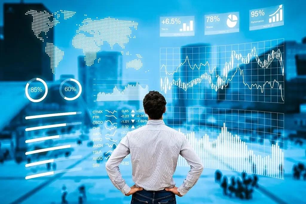 Com salário que pode chegar a R$ 78 mil, veja as profissões mais promissoras para 2024