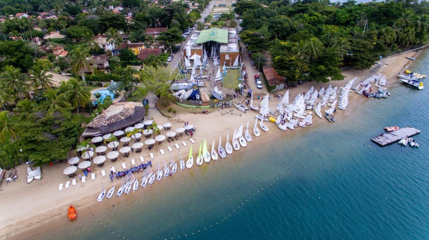 ILHA BELA - A partir do dia 8 de janeiro de 2024, a Escola Municipal de Vela Lars Grael (EVI) abre inscrições para crianças e adolescentes com idades entre 8 e 16 anos completos no