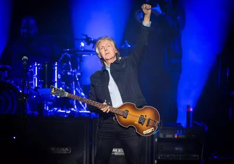 Paul McCartney presenteia estudantes brasileiros com ingressos de graça