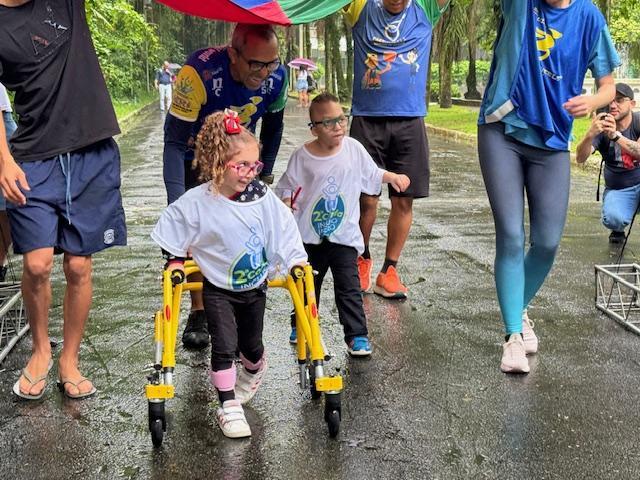 SANTOS - Corrida inclusiva reúne quase 100 crianças na Zona Noroeste de Santos