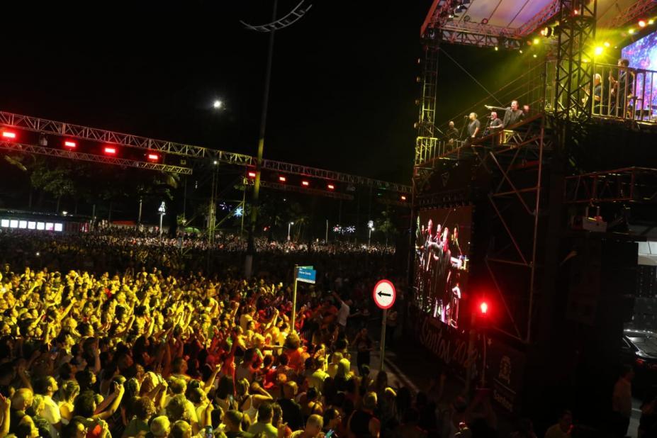 SANTOS - Fábio Jr leva 60 mil ‘almas gêmeas’ para o show do Ilumina Santos 2023