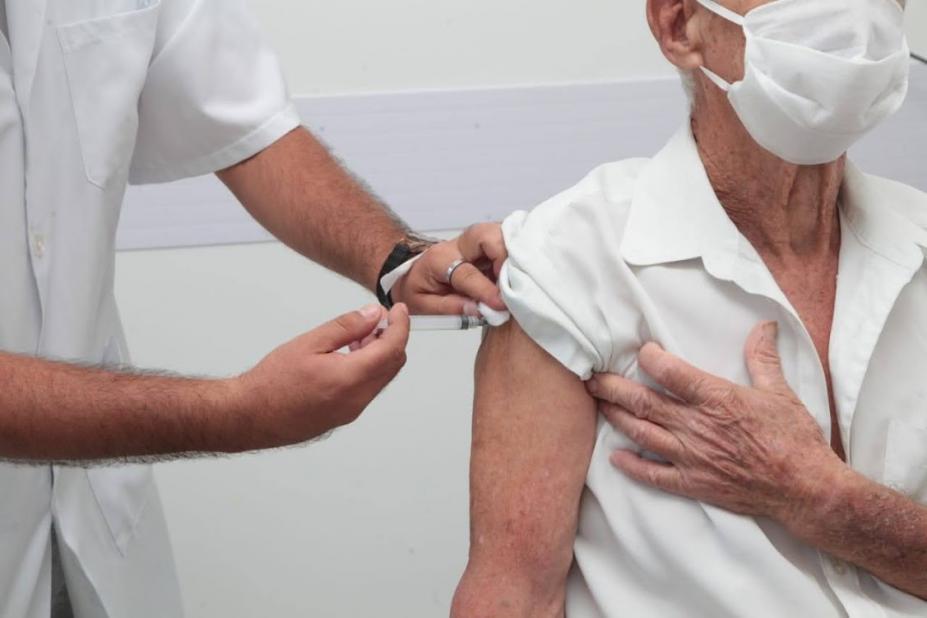 SANTOS - Santos aplica segunda dose da vacina bivalente contra a covid-19 a partir desta segunda