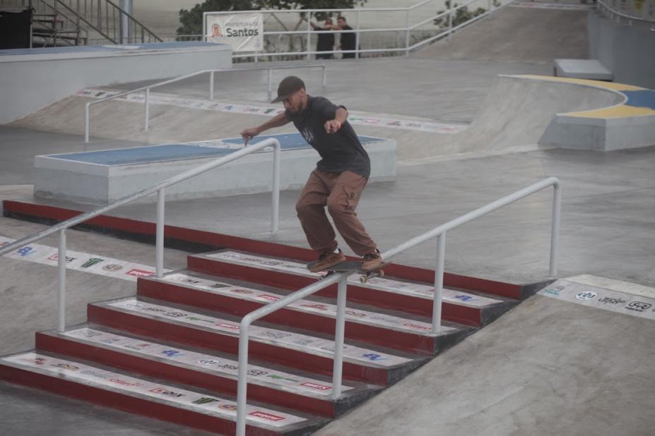 SANTOS - Skatistas dão show no Novo Quebra-Mar, em Santos, e prometem muita emoção nas finais do Brasileiro de Street