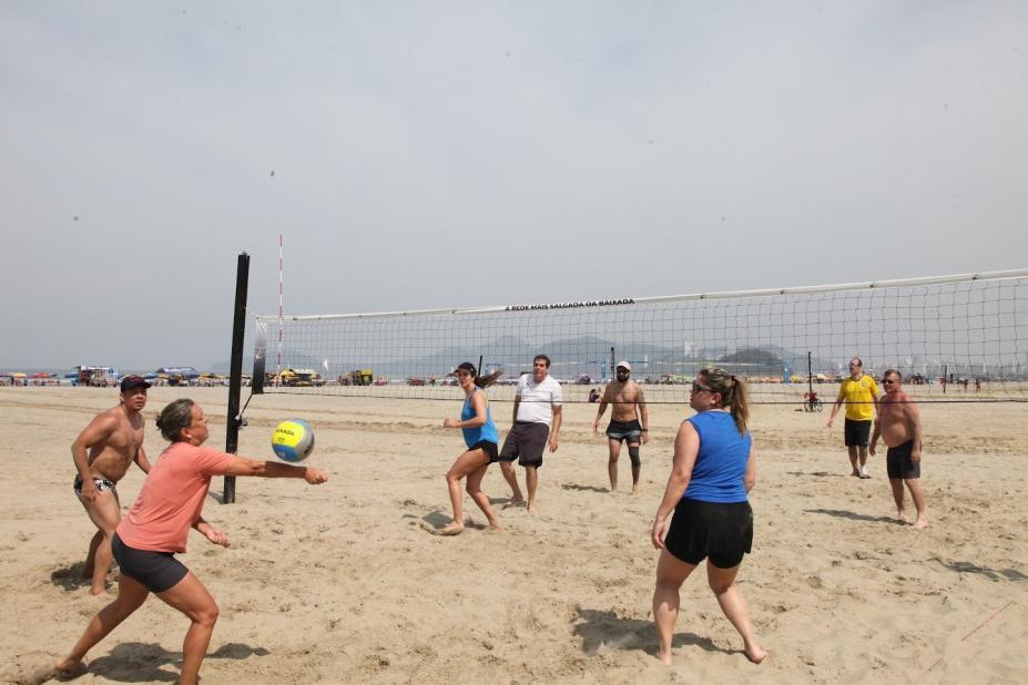 Santos tem regras para atividades nas praias. Confira horários e locais