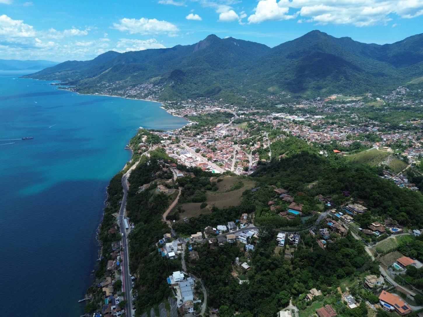 ILHABELA - Prefeitura suspende temporariamente obras no acesso à região sul durante feriado em São Paulo e Santos