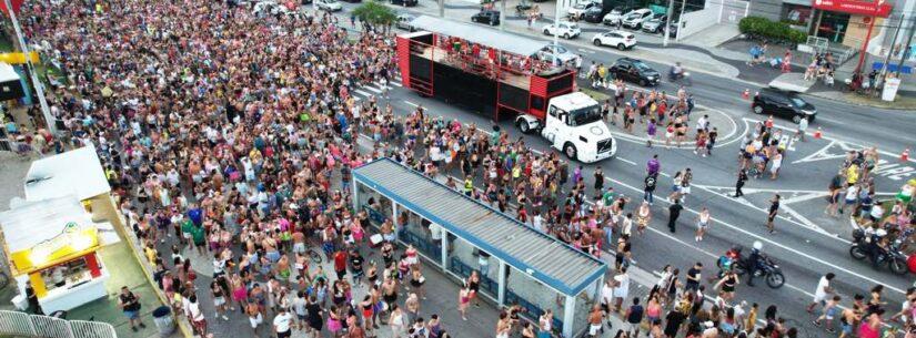 CARAGUATATUBA - CARNAVAL NA CIDADE SUPERA EXPECTATIVAS E REÚNE MAIS DE 400 MIL PESSOAS