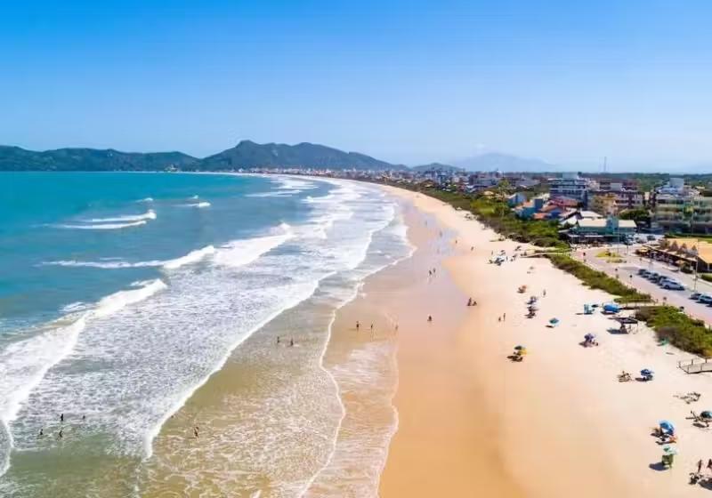 Trabalhar num paraíso: Bombinhas (SC) abre concurso com salários de até R$ 21 mil!