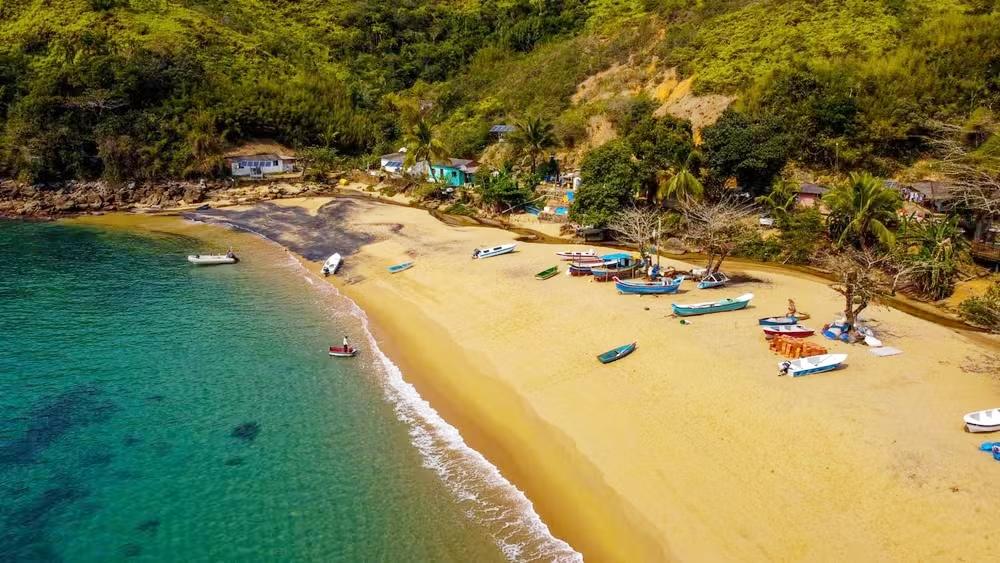 ILHABELA - MPF abre inquérito para investigar possível construção de hotel em praia de Ilhabela onde vive comunidade caiçara