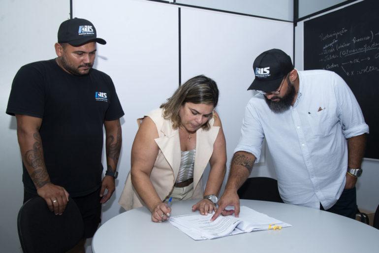 UBATUBA - Prefeitura assina repasse para Associação Ubatuba de Surf