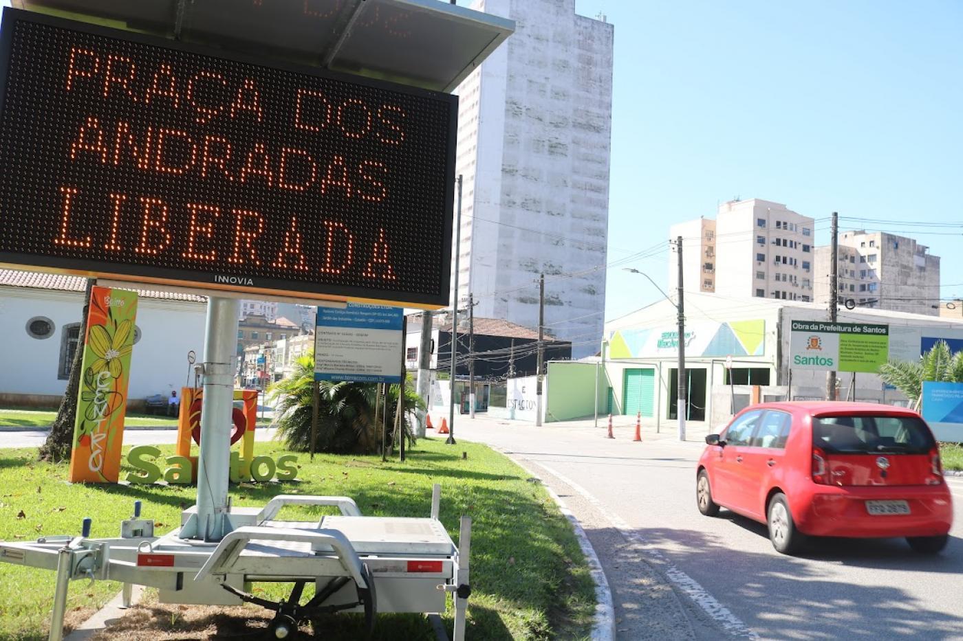 SANTOS - Após liberação total de praça, obras do VLT avançam para outro ponto do Centro de Santos