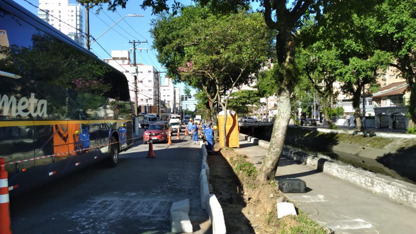 SANTOS - Com tempo firme, avançam obras de revitalização no Canal 1, em Santos