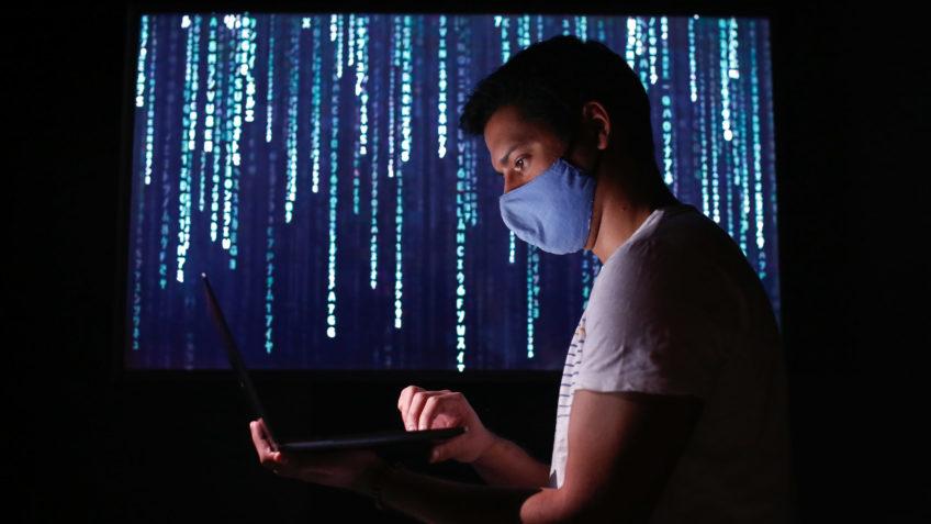 Governo de SP abre 5,5 mil vagas para cursos gratuitos com foco em nuvem e IA