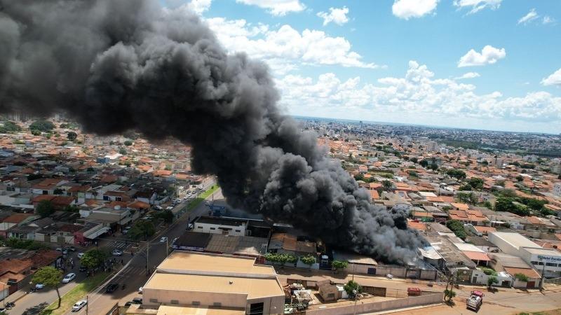 AVCB vs. CLCB: Entendendo as Diferenças e os Riscos Associados aos Ferro-Velhos, cujo segmento é de alto risco, colocando a vida de moradores em perigo