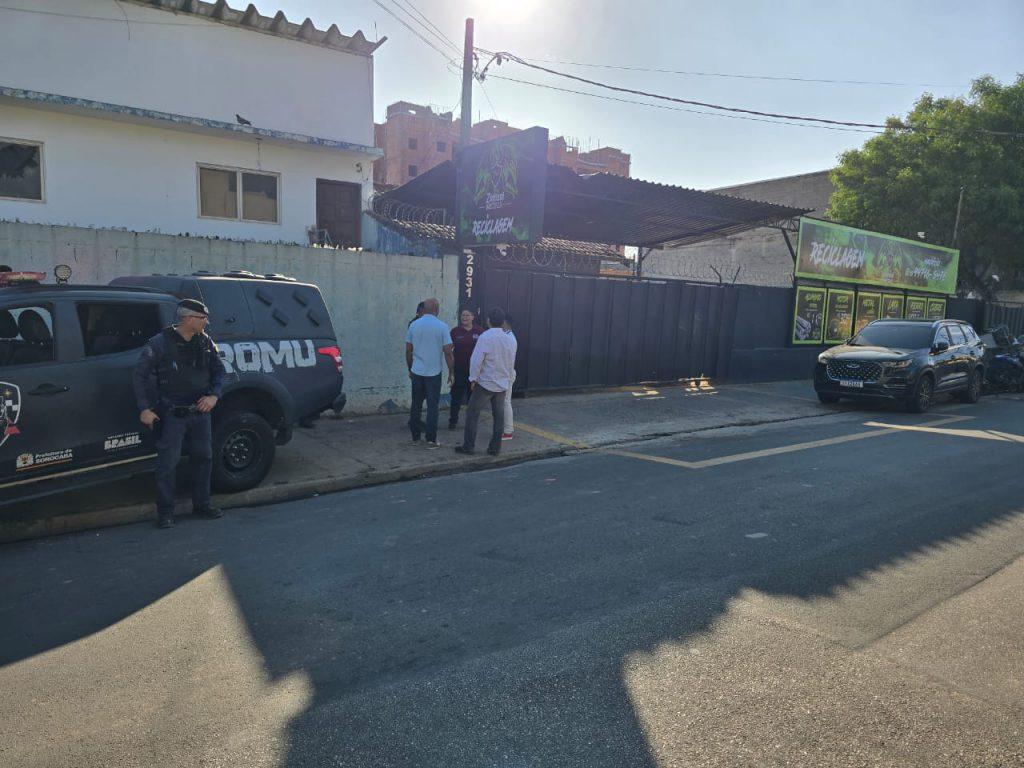 “Operação Ferro-Velho” interdita estabelecimento no bairro Maria Eugênia
