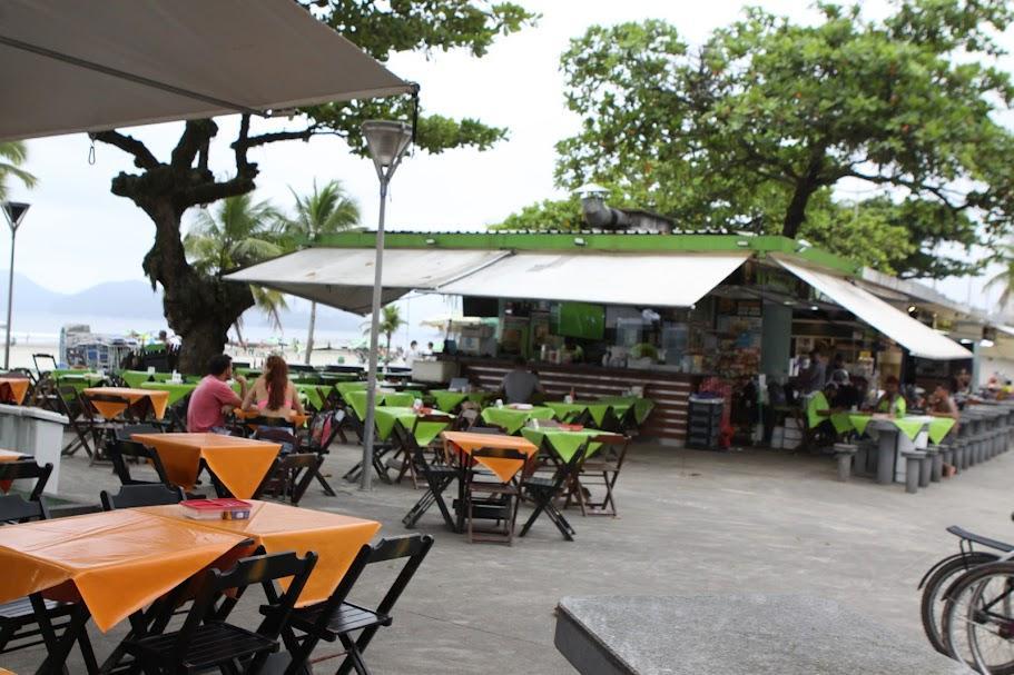 Ambulantes e quiosques terão horário estendido no réveillon em Santos. Veja regra de barracas e veículos