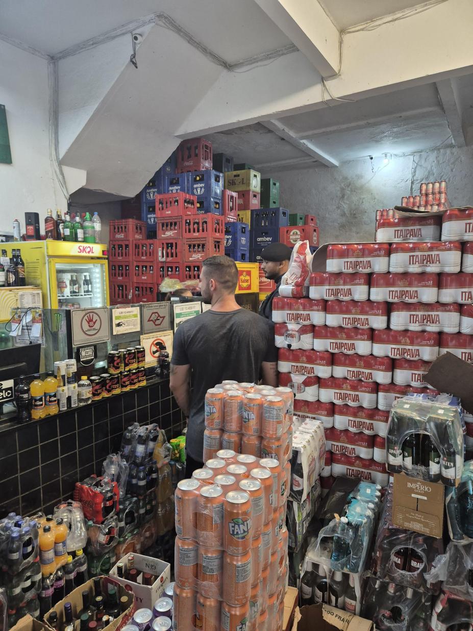 Força-tarefa fecha ferro-velho e adega irregulares em Santos