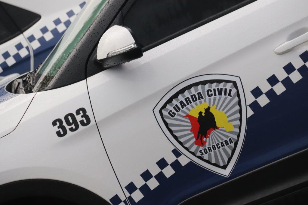 Equipe da GCM ajuda a salvar bebê engasgado com leite