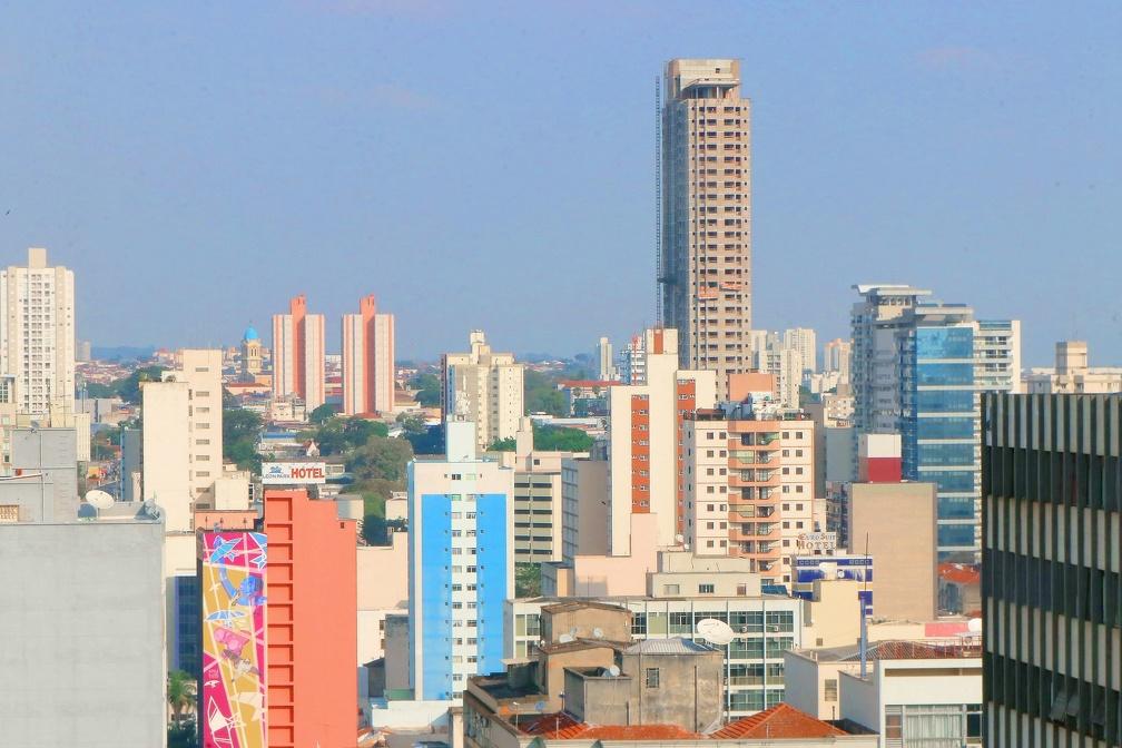 Campinas regulamenta uso do espaço aéreo para passagens entre prédios no Centro; entenda