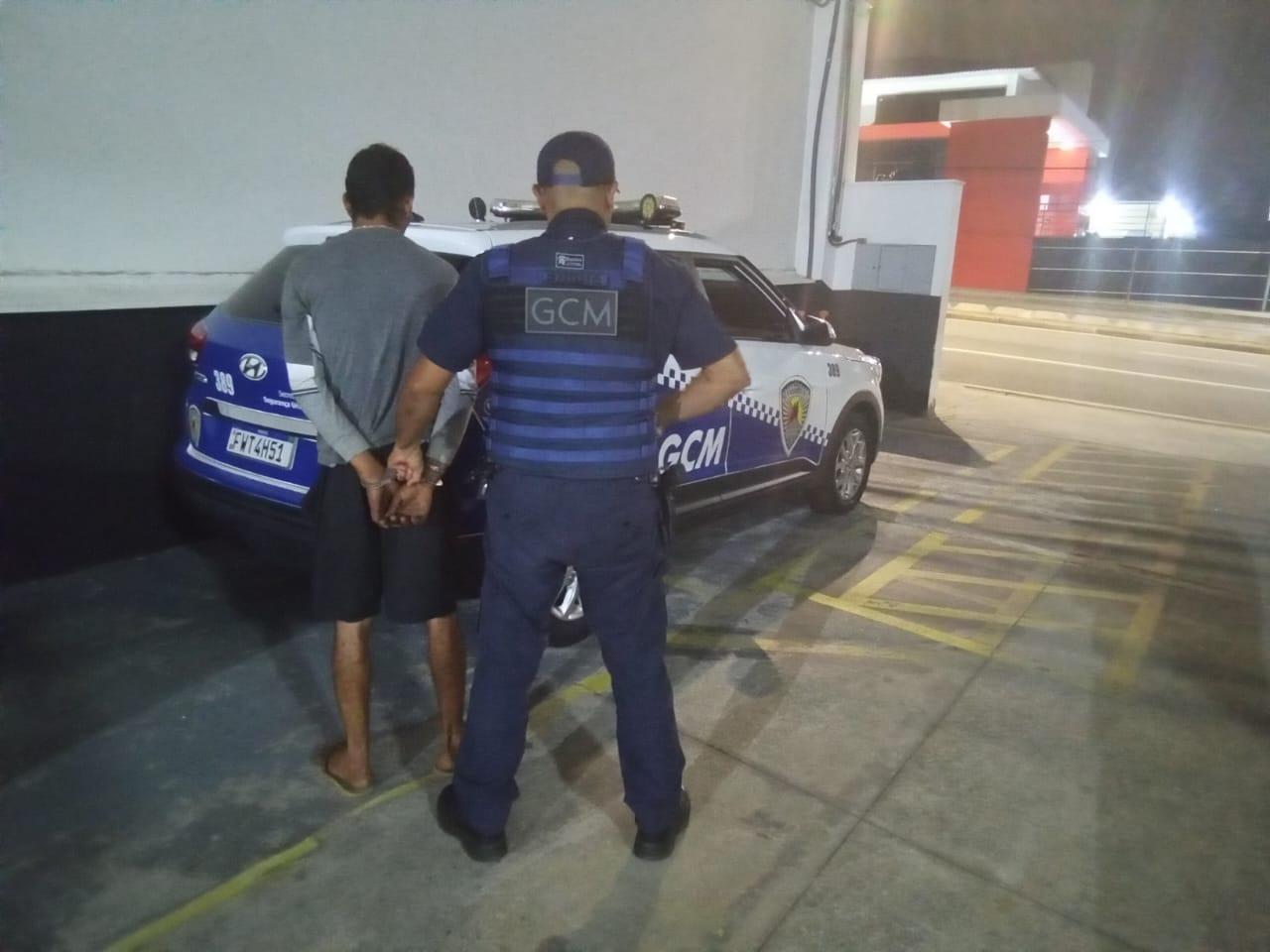 GCM detém homem por furto de fiação elétrica em praça da Vila Nova Sorocaba