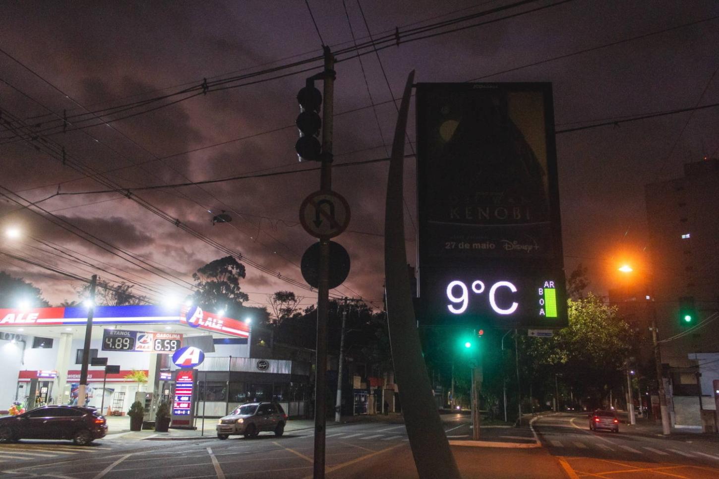 Frente fria avança com força pelo Brasil e pode provocar neve, geada e ventos de até 100 km/h