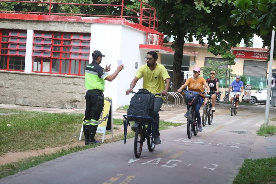 Operação reforça regras de uso das ciclovias em Santos