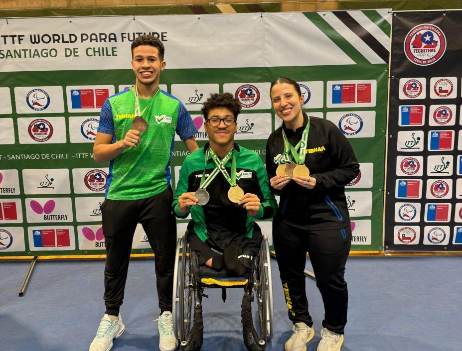 Mesatenistas paralímpicos de Santos brilham com seis medalhas em Santiago, no Chile