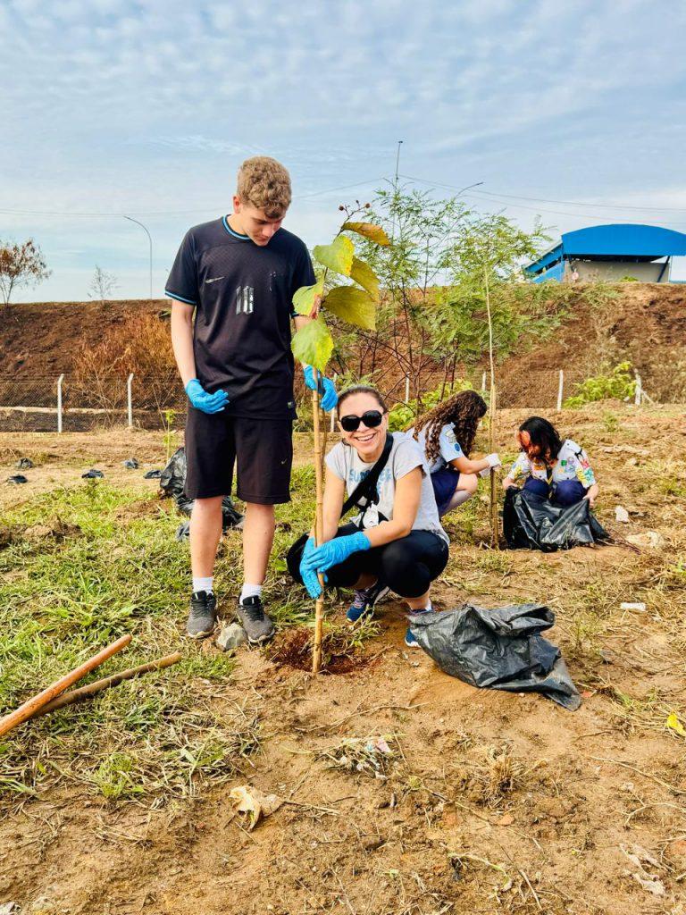 Prefeitura de Sorocaba realiza plantio de 4 mil mudas de árvores no bairro Herbert de Souza