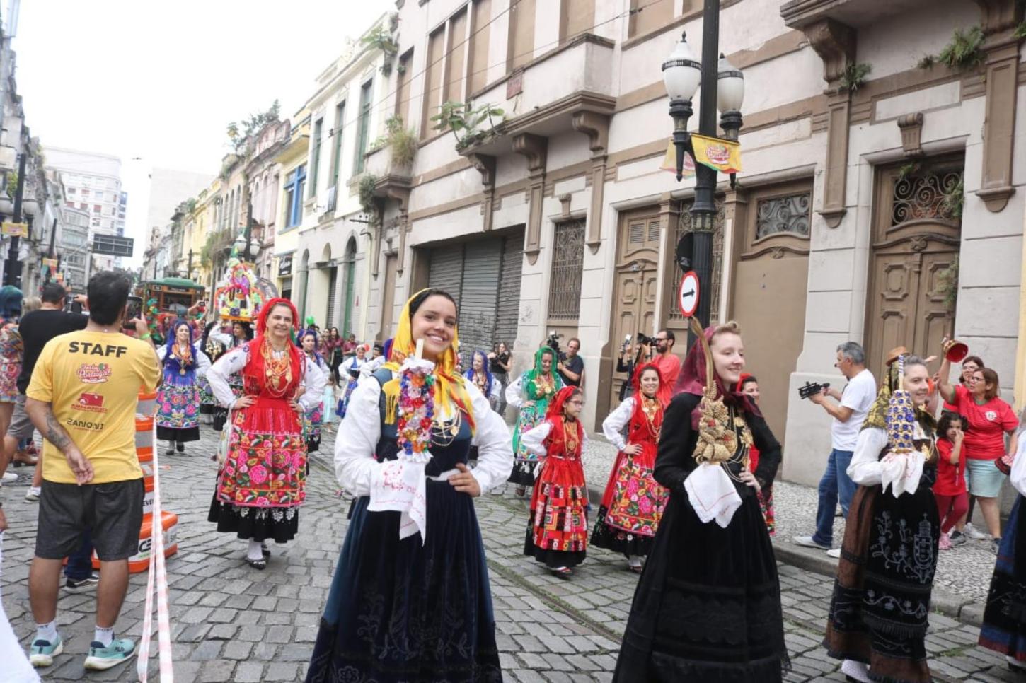 Santos homenageia comunidade portuguesa com a mais alta honraria, a Medalha José Bonifácio. Festa segue até domingo