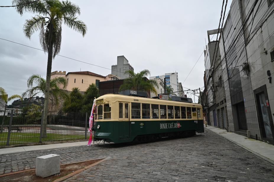 Prestes a comemorar 25 anos, linha turística de bondes comemora recorde em Santos