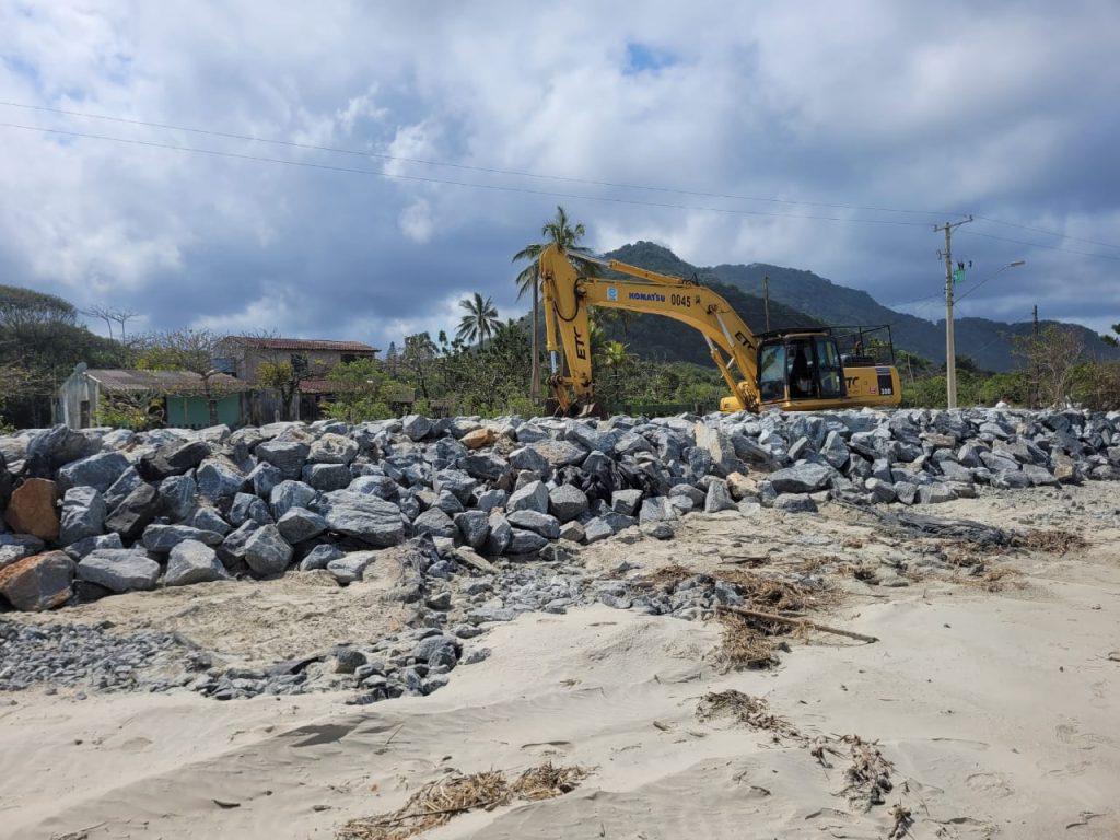 Obras de contenção do avanço do mar em Barra do Una entram em fase final