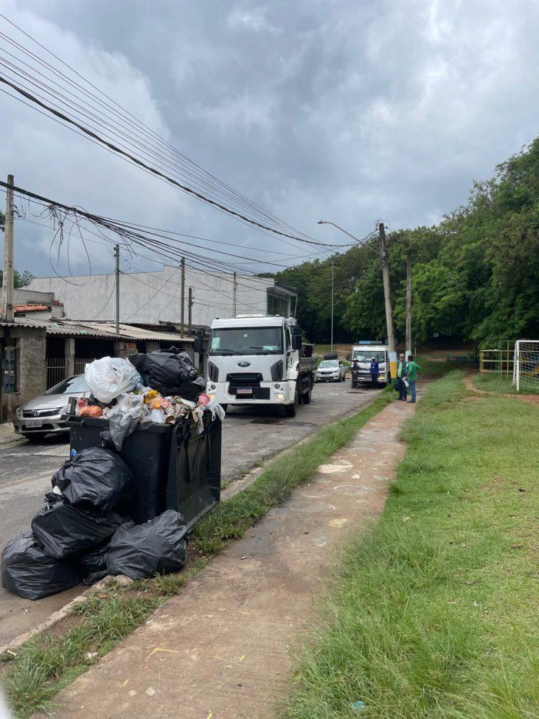 Ação educativa no Jardim Refúgio aborda a importância do descarte correto de materiais inservíveis
