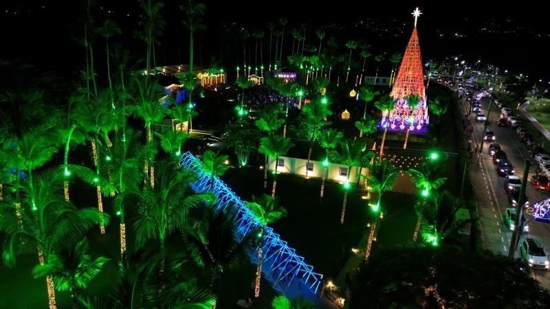 Natal Luz em Ilhabela 2025 - Programação completa Dicas, Notícias11 de dezembro de 2025 Ilhabela abre as portas para a magia do 4º Natal Luz com decoração especial e espaço gastronômico no Parque Fazenda Engenho D’Água