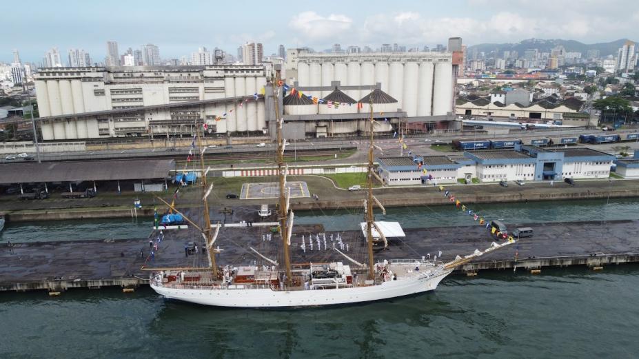 Veleiro Cisne Branco abre visitação celebrando 480 anos de Santos