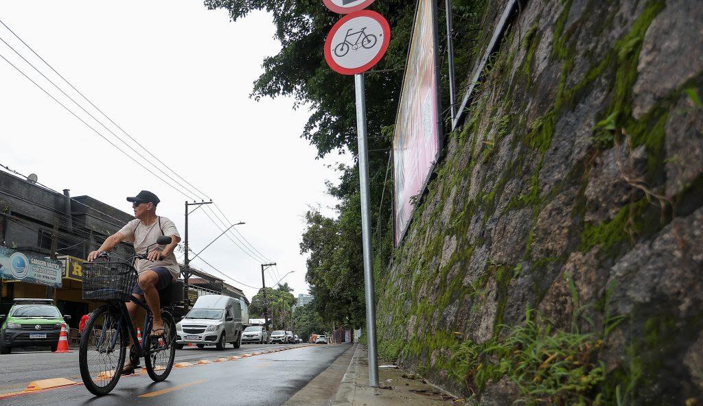 Governo de SP entrega requalificação de ciclovia que conecta Praia Grande a Santos