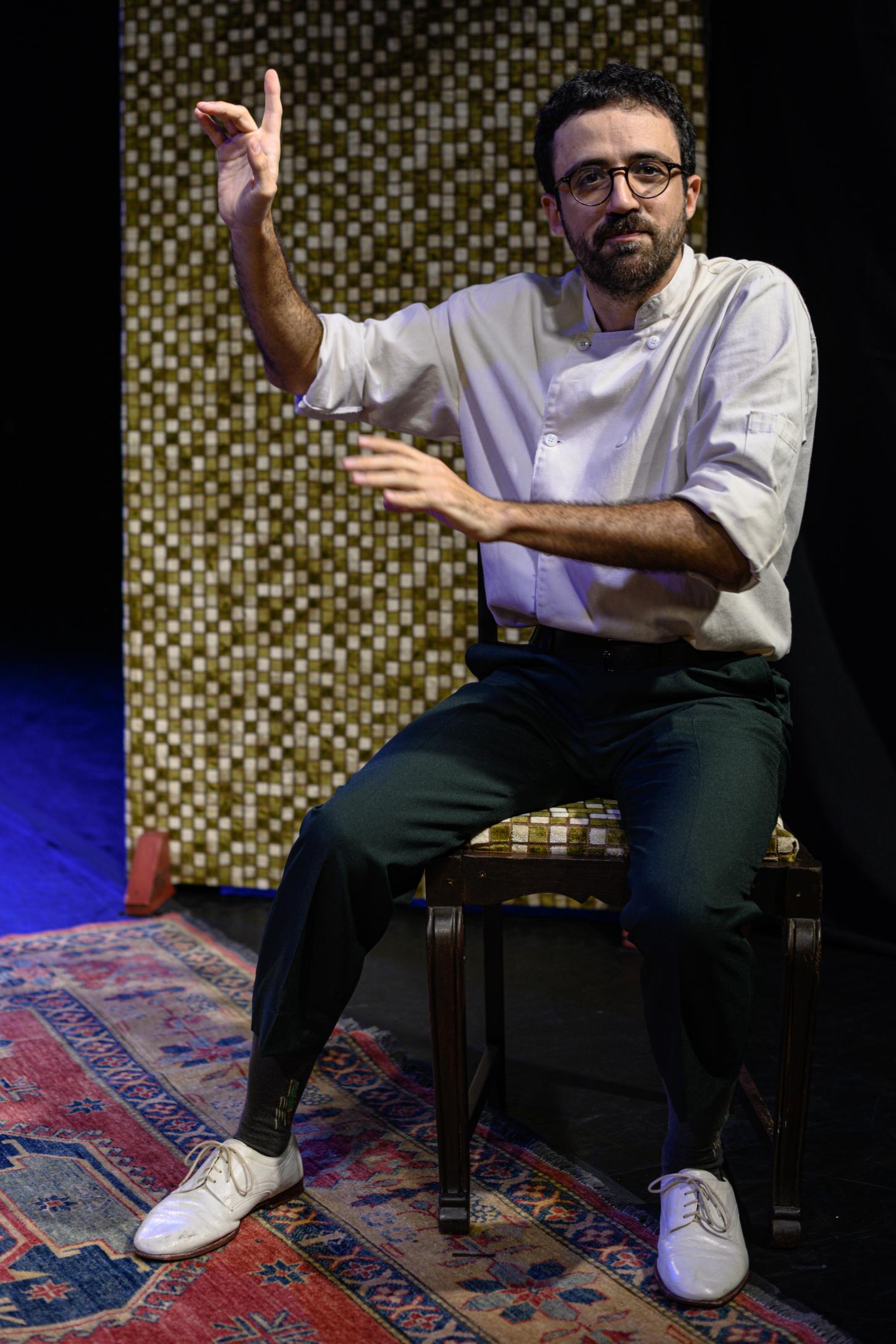Espetáculo Experimentos do Invisível, que mistura mágica e teatro, faz sucesso no Sesc Pompeia