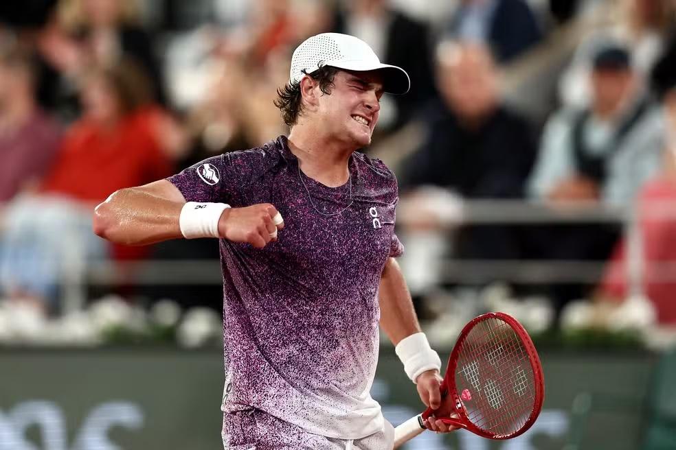 Histórico: João Fonseca bate Casper Ruud e vai às quartas de Roland Garros sob o olhar de Guga