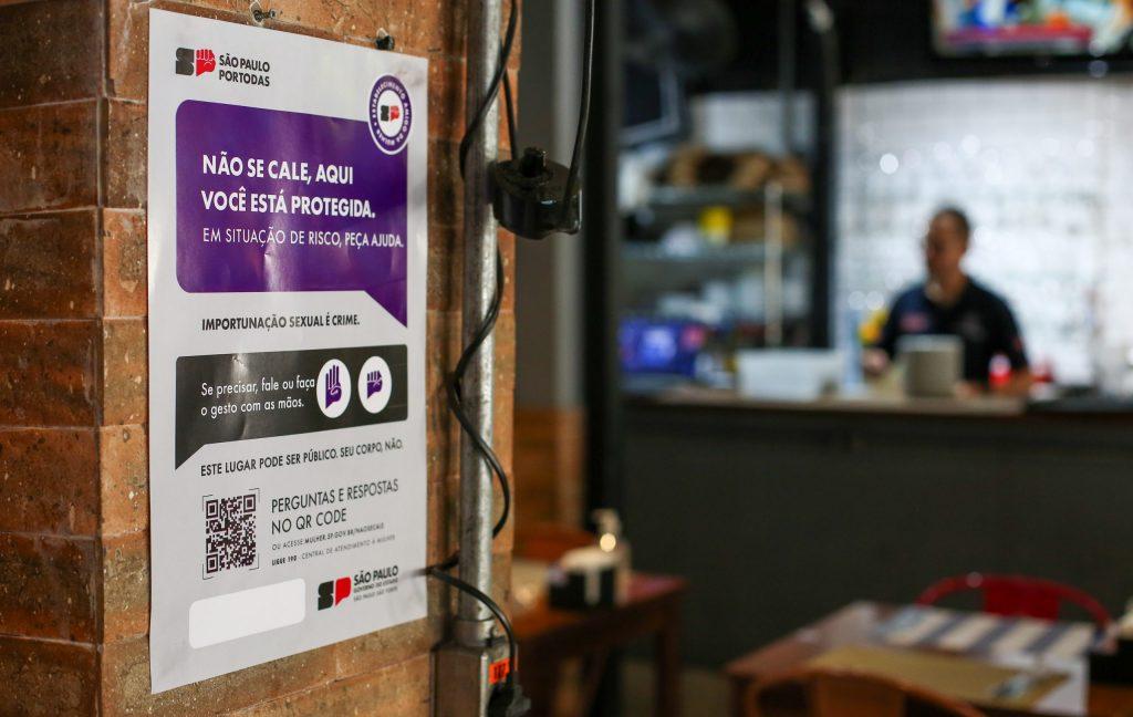 Bares e restaurantes de São Paulo têm mais de 117 mil profissionais treinados para proteger mulheres em risco de violência