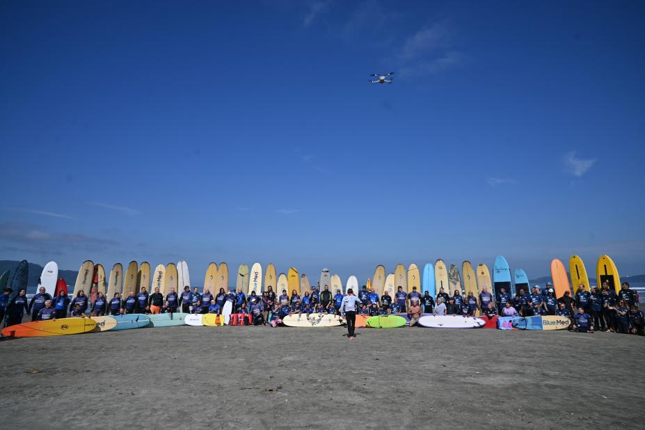 Escola Radical de Surfe celebra 35 anos de história, inclusão e transformação social em Santos