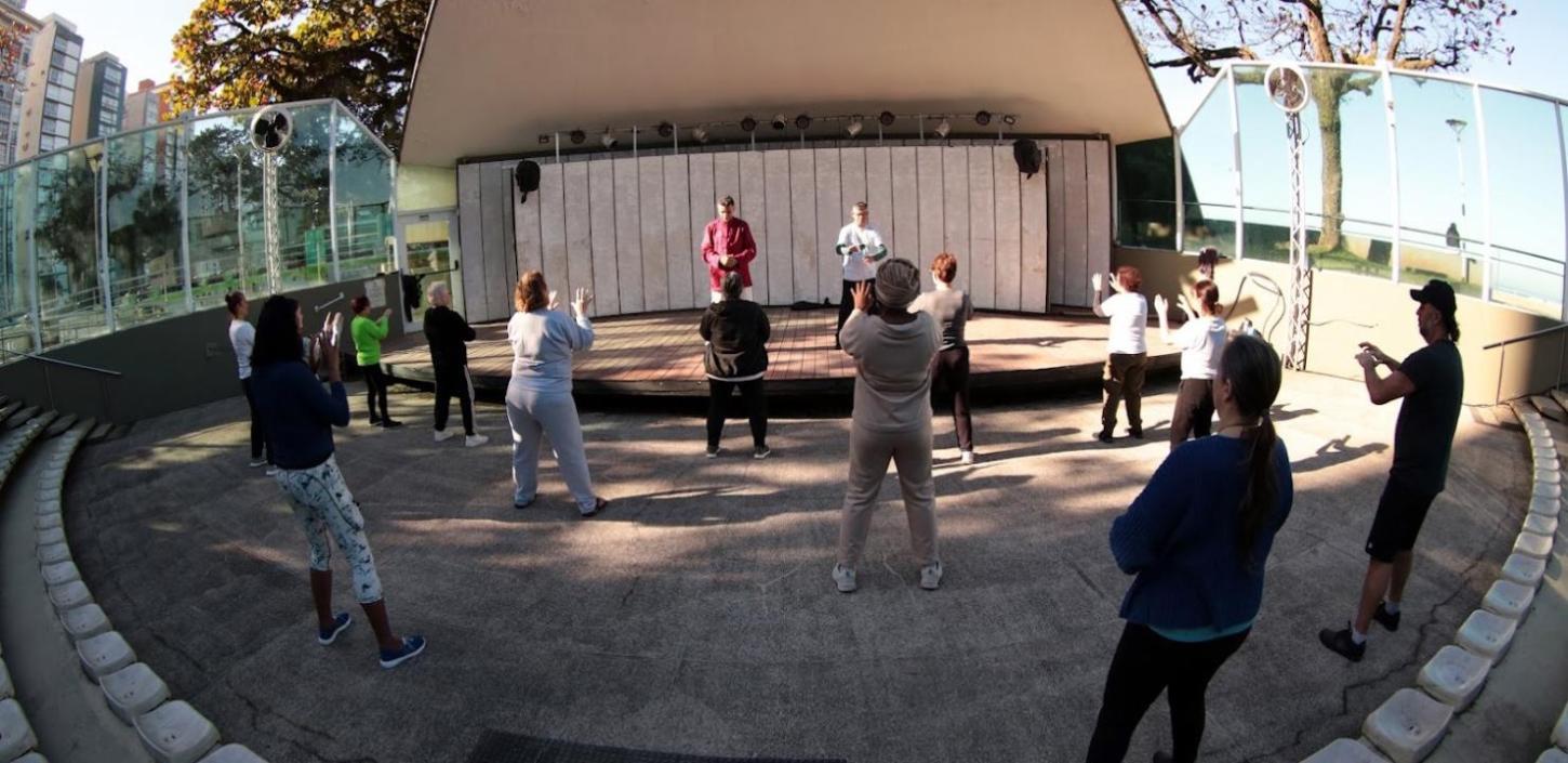 Concha Acústica de Santos tem aulas gratuitas de tai chi chuan