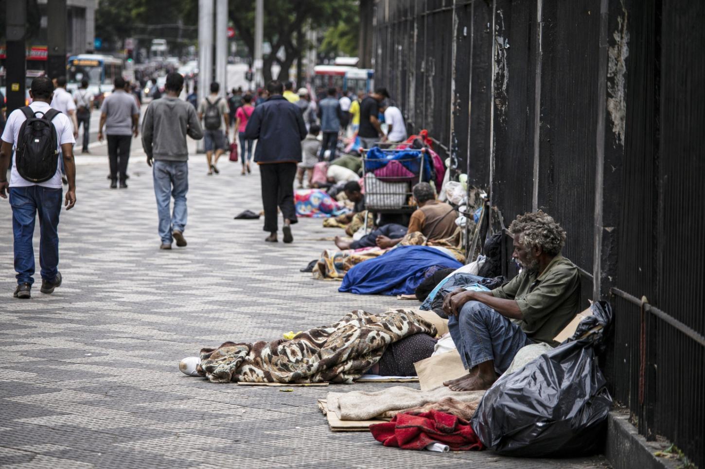 Moradores em situação de rua: O Brasil está administrando o problema ou realmente buscando uma solução?