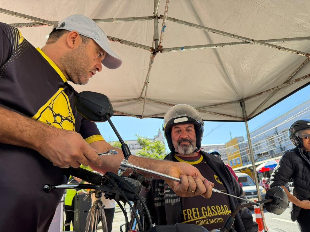 Pit Stop do Motoca instala 300 antenas corta-pipa e homenageia jovem vítima de cerol