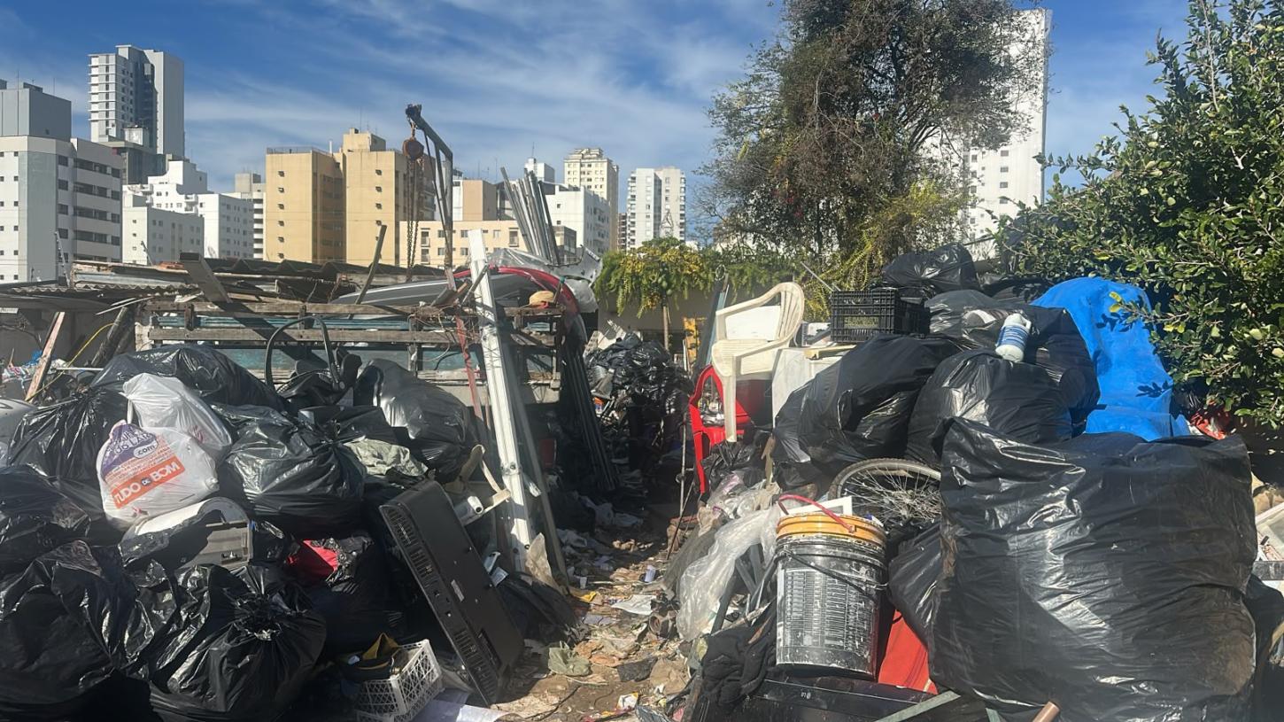 Prefeitura de Campinas fecha depósito clandestino de reciclagem no Cambuí