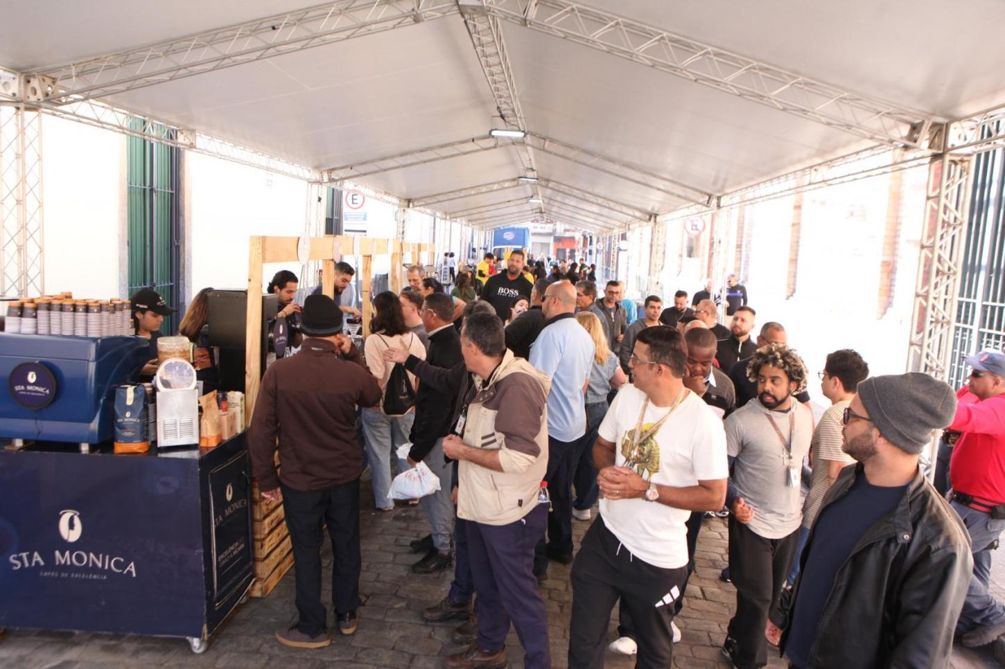 Público lota atrações no primeiro dia do Festival Santos Café