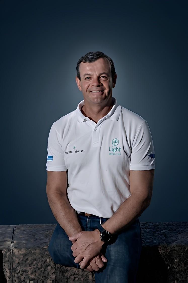 Bicampeão olímpico Lars Grael faz palestra sobre liderança e resiliência em evento promovido pelo Poliedro Sistema de Ensino