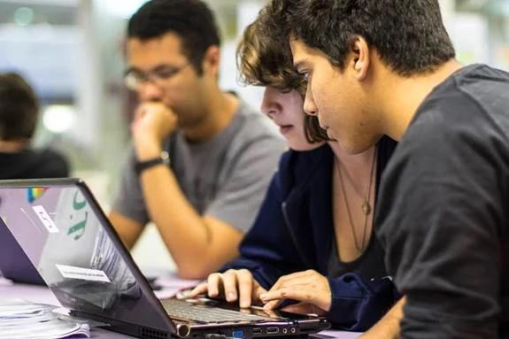Conheça as 12 plataformas digitais gratuitas utilizadas na rede pública de SP para reforçar a aprendizagem 