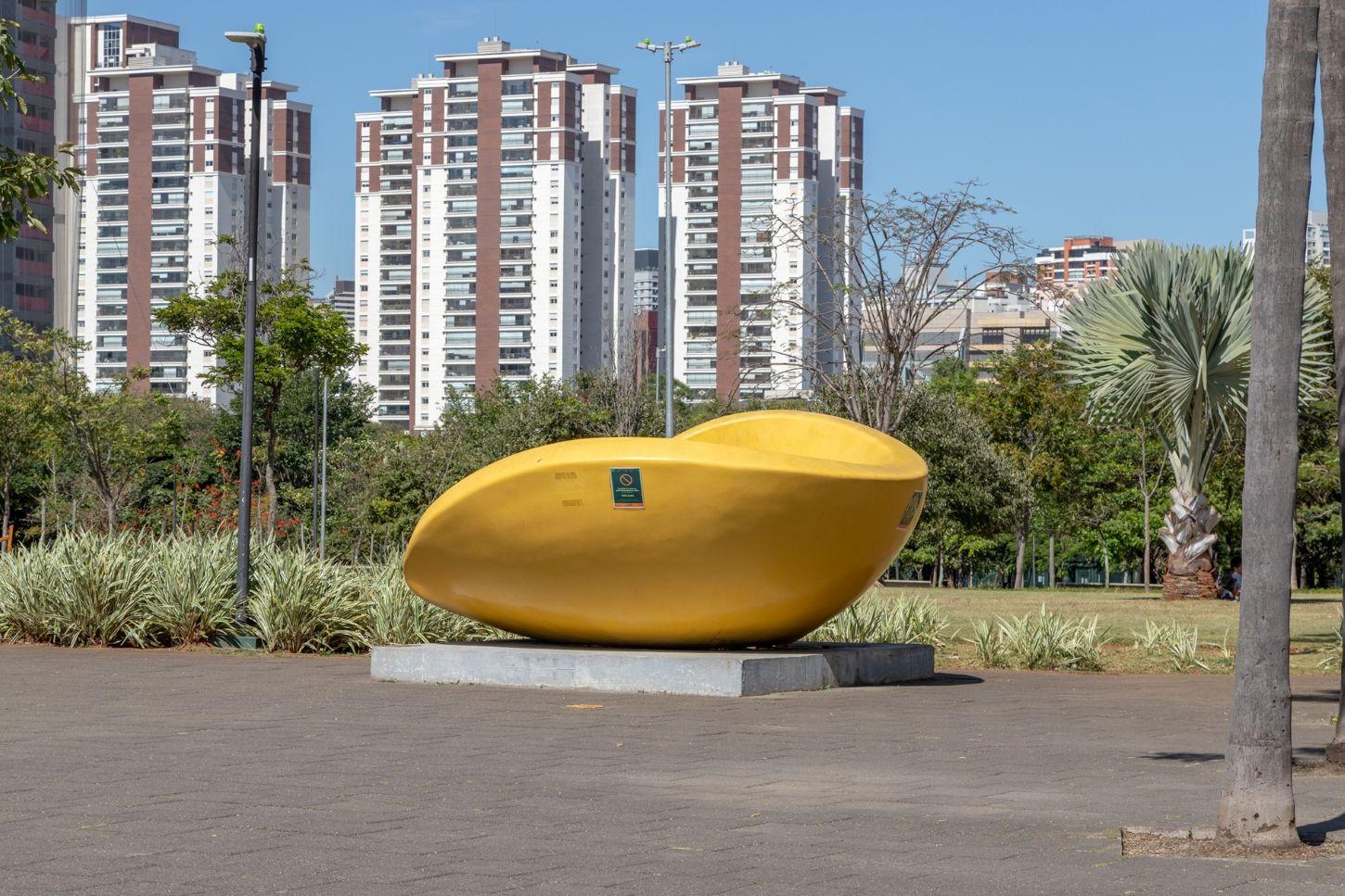 Jardim das Perdizes reúne esculturas de Tomie Ohtake, Bia Dória e Daisy Nasser em percurso de arte contemporânea