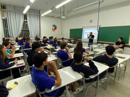 Orientação profissional ajuda estudantes a transformar dúvidas sobre carreira em escolhas mais conscientes